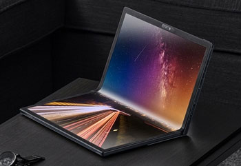 Photo de l'ordinateur Zenbook 17 Fold avec écran OLED flexible et tactile - (crédit : Asus)