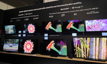 Photo des TV Mini-LED Sharp JT8000 et JR7000 pr�sent�es lors du salon IFA 2026 - (cr�dit : Sharp)