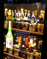 Panasonic présente des écrans OLED transparents durant l'IFA 2016 - (crédit image : Panasonic Corporation - Facebook) Pendant l'IFA 2016 Panasonic présente une cave à vin dotée d'un écran OLED transparent