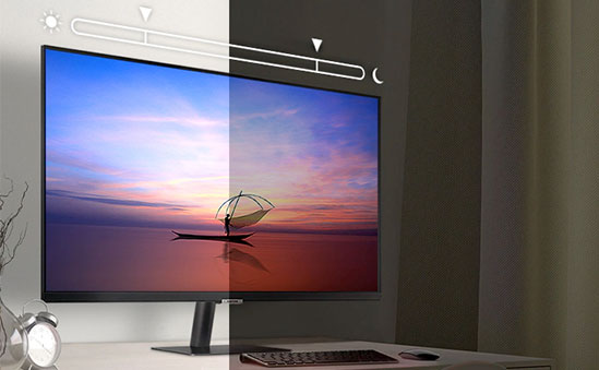 L'Adptive Picture des Smart Monitor Samsung ajuste automatiquement la luminosité et les couleurs selon l'éclairage dans la pièce d'utilisation