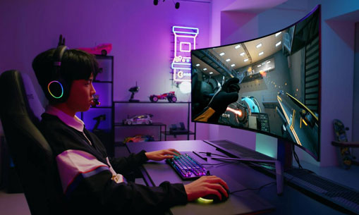 Large �cran gaming incurv�